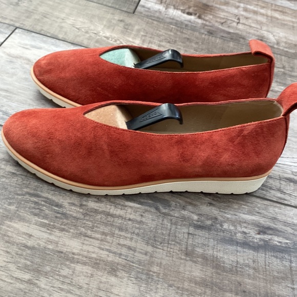 New Eileen Fisher size 8.5 suede very comfortable shoes - Picture 2 of 8